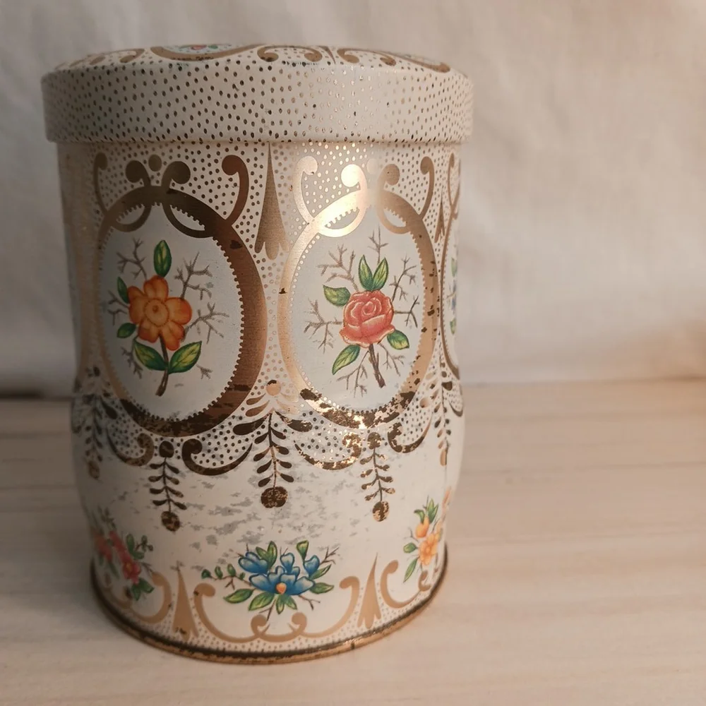 Vintage Tin Box Company Daher Floral Round 5 Inch